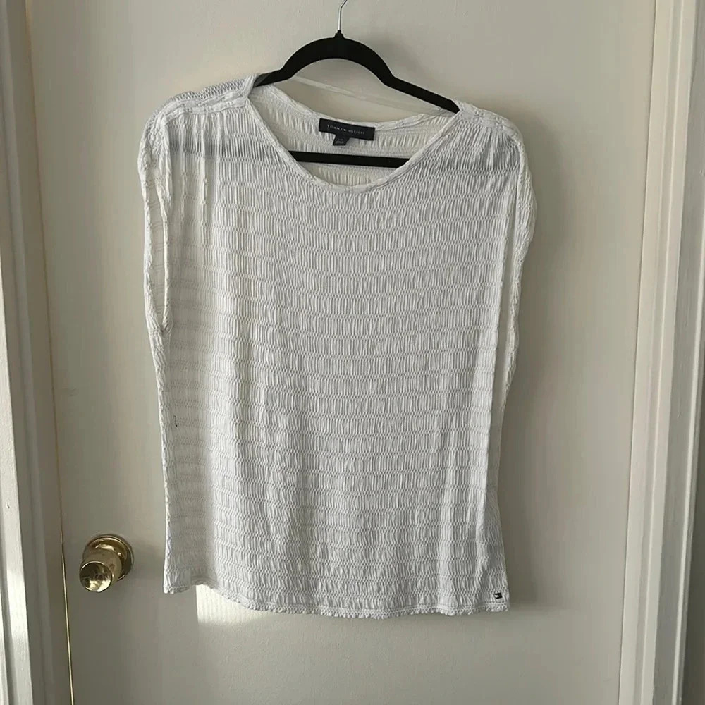 😍Cap sleeved Tommy Hilfiger white shirt. Size L. 😍